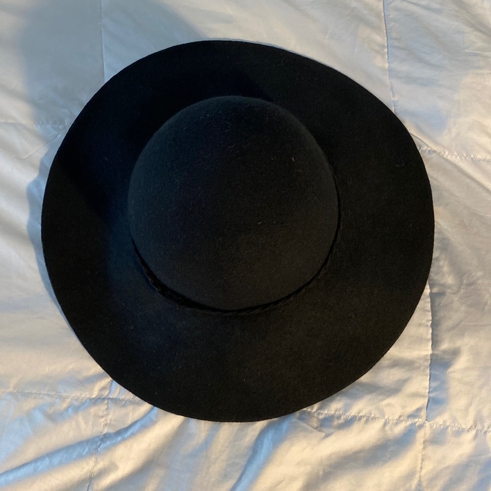 Black floppy hat